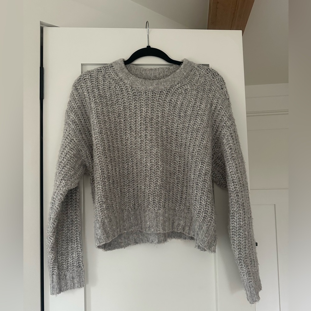 American Eagle Outfitters Light Gray Cropped Crew Neck Sweater - Size Small